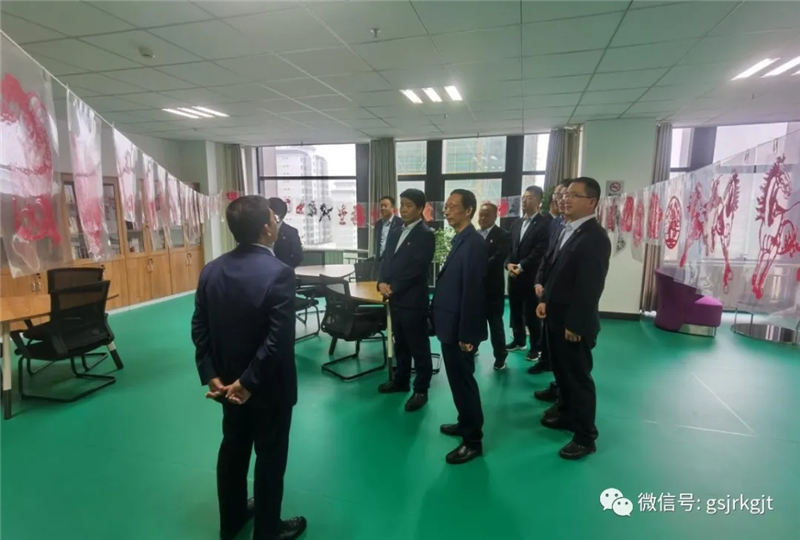 传承经典艺术 弘扬核心价值——乐天堂fun88定西担保举办员工剪纸展览活动